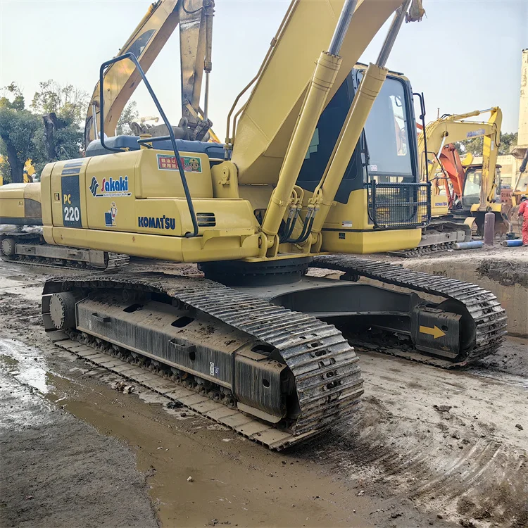 Used Komatsu PC220-7 Excavator with 22TON Operating Weight 0.8m³ Bucket Capacity and 2001-4000 Working Hours
