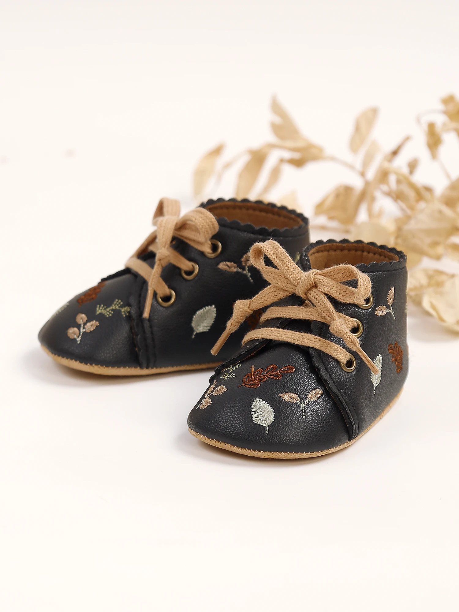2024 Unisex Baby Toddler Shoes Soft and Non-Slip Embroidery Design for Spring Autumn Breathable and Flat Features manufacture