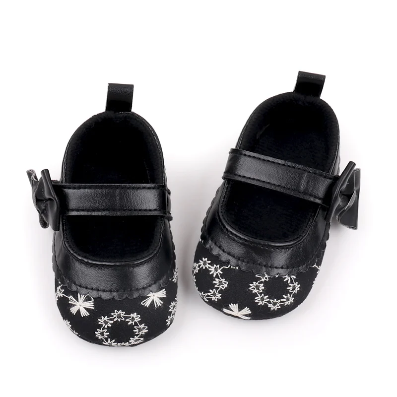 Spring and Autumn Soft Bottom Baby Girl Shoes Breathable and Lightweight Flower Embroidery Design with Anti-Slip Flat Feature factory