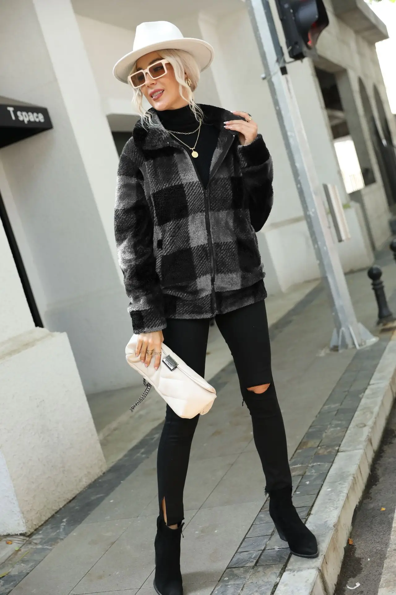 Wholesale 400g High Quality Plaid Pattern Women Clothes Winter Coat Flap Pocket Thick Warm Fleece Jacket For Women