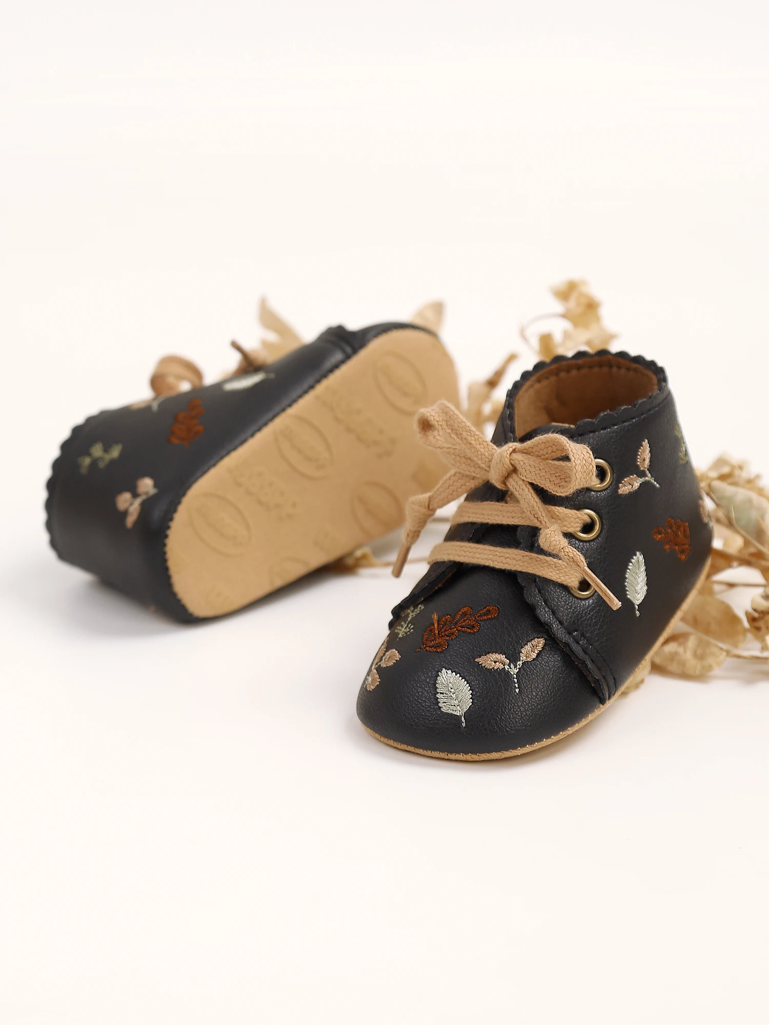 2024 Unisex Baby Toddler Shoes Soft and Non-Slip Embroidery Design for Spring Autumn Breathable and Flat Features supplier