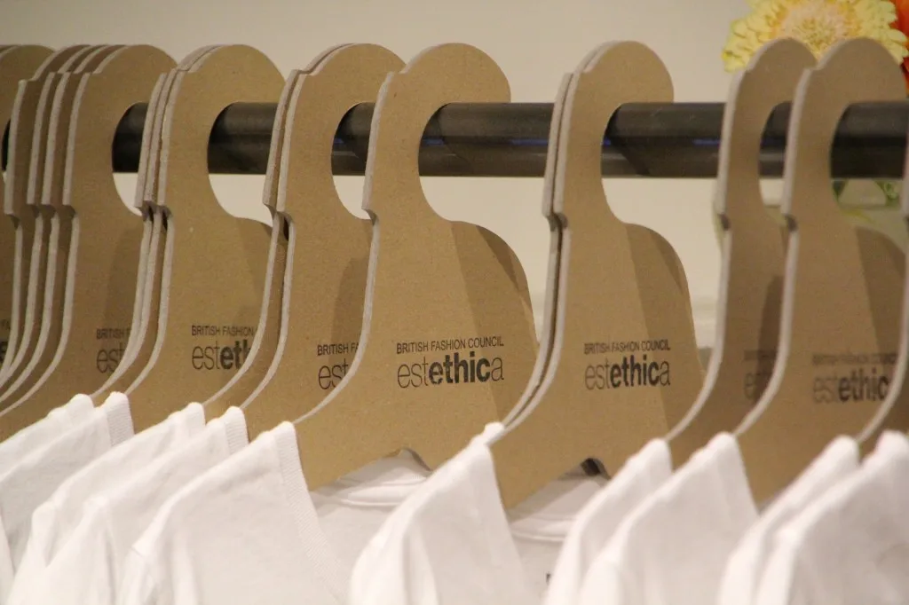 100% Recycled Paper Cardboard Flip Flop Hanger Custom Size For Retail Display