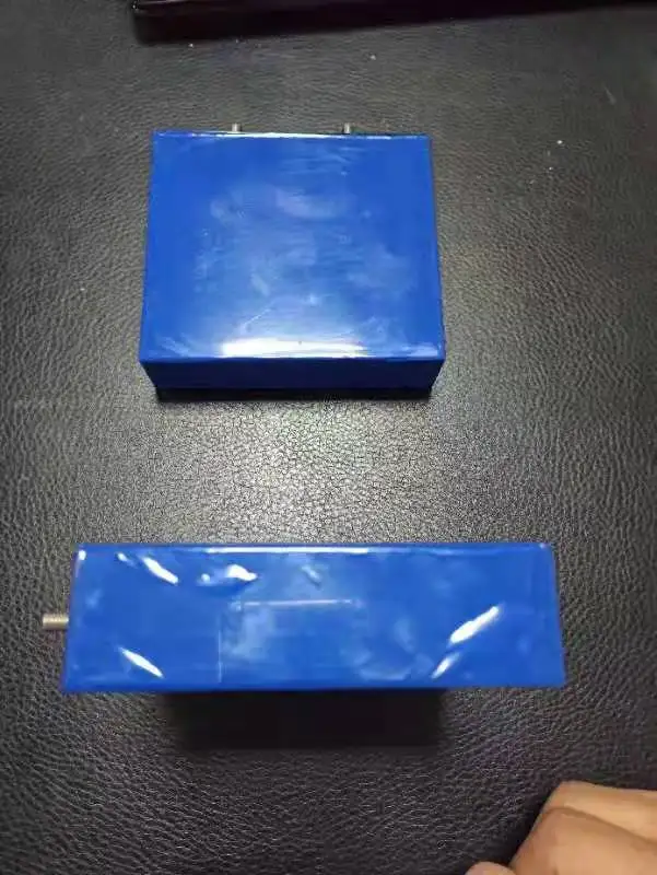 증명되는 3.2v100ah Lifepo4 세포 리튬 이온 오토바이 건전지 2.35KG MSDS 15