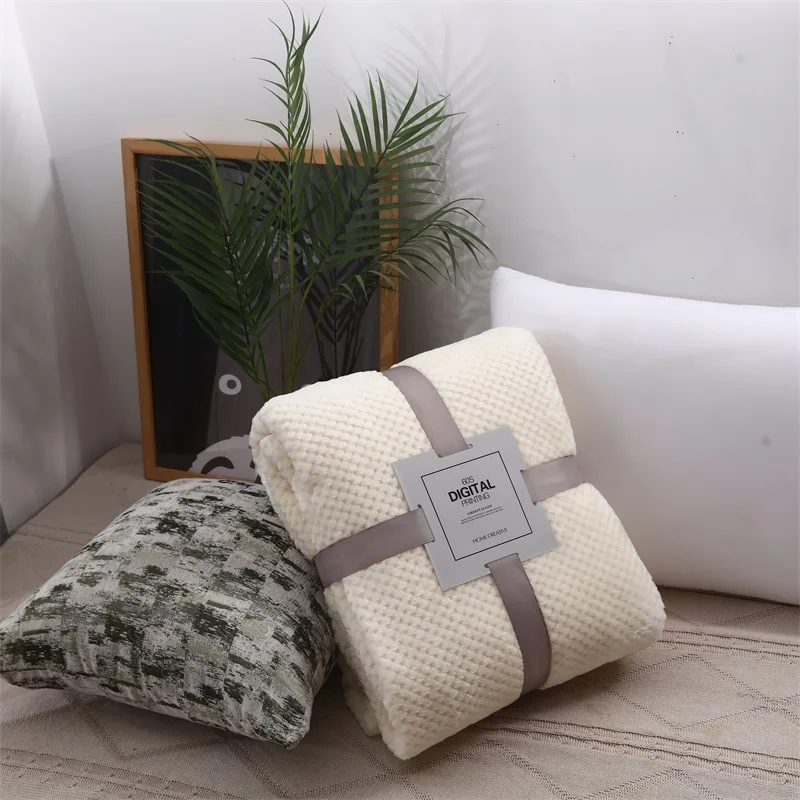 Wholesale Price Solid Color Lunch Break Throw Pet Blanket Pineapple