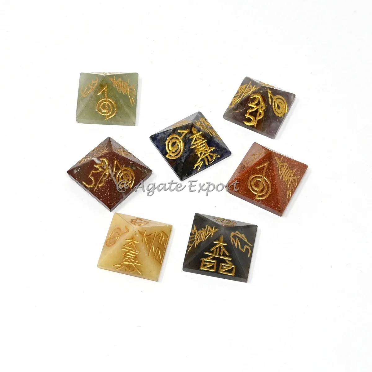 S-Pyramid-037-7-Chakra-Choko-Reiki-Symbols-Engraved-Small-Pyramids.JPG