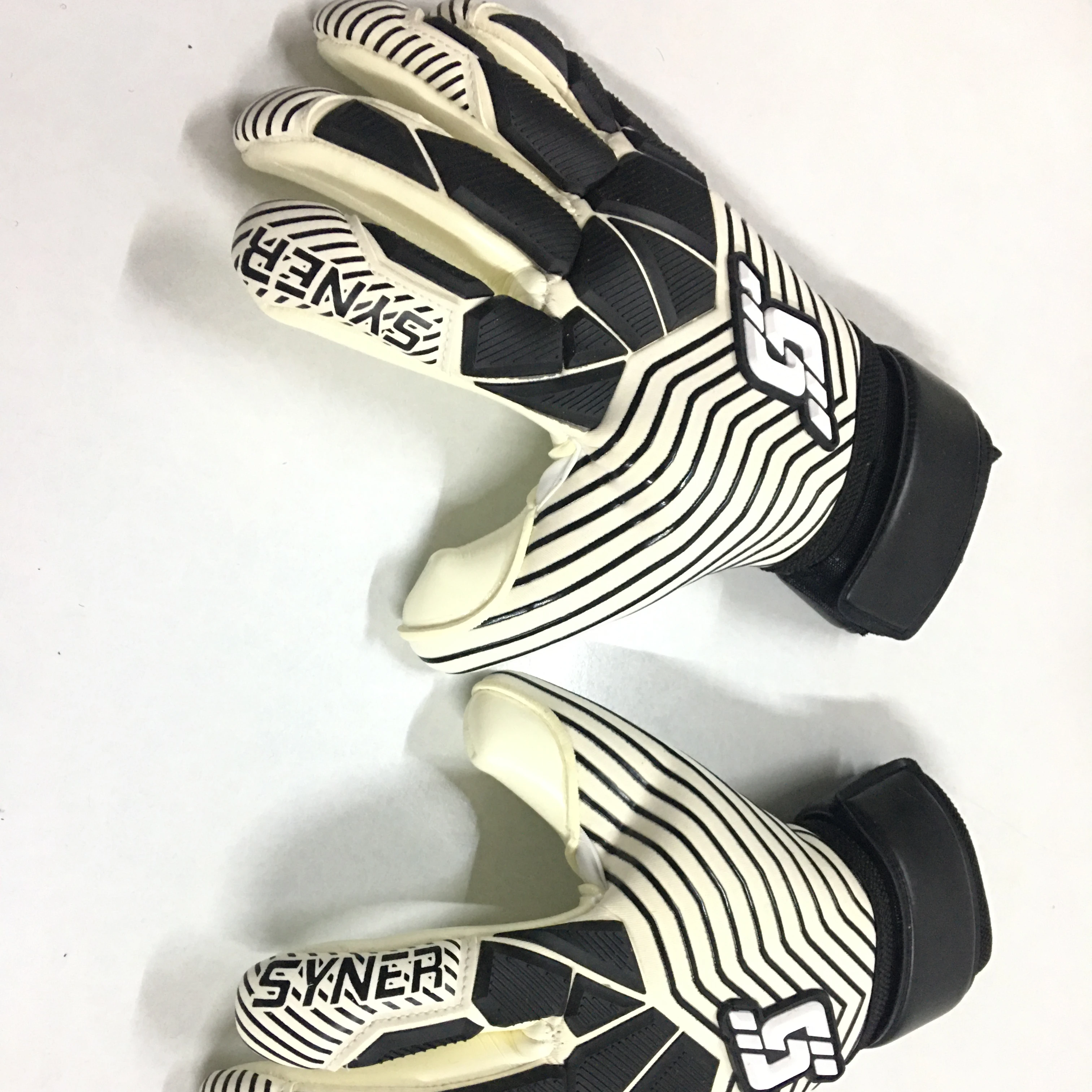 Details about   Goalkeeper Gloves Size 9 4mm Giga Latex Negitive Cut 