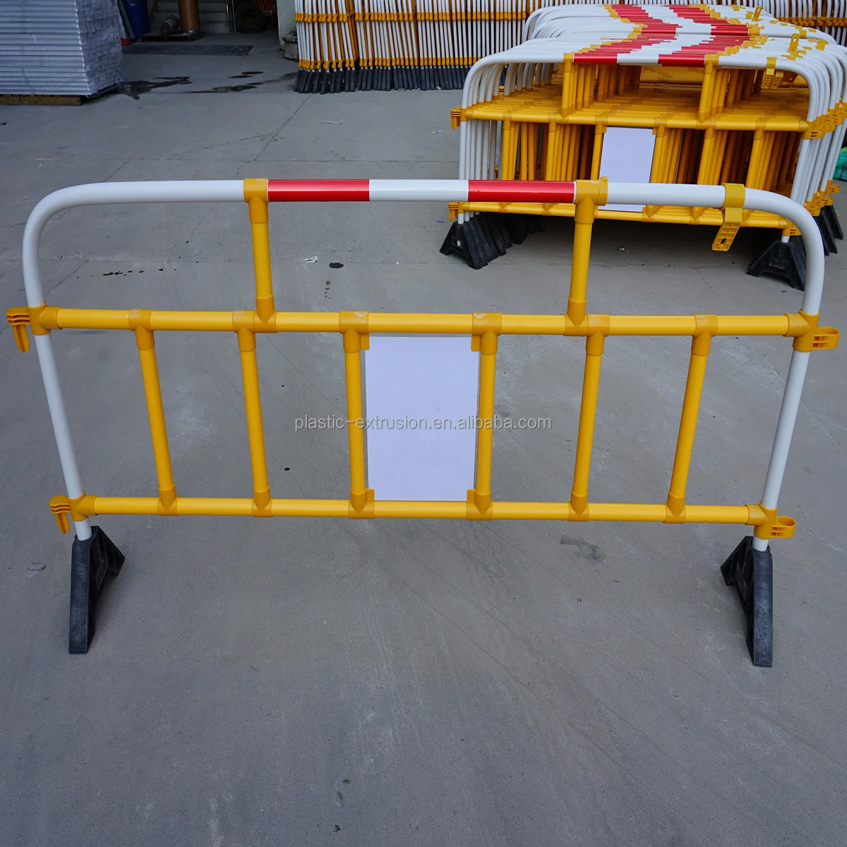 Plastic Barrier for Work Zones Removable temporary PVC Fence Blocker Barrier Special Events Channelizing Pedestrian Barrier