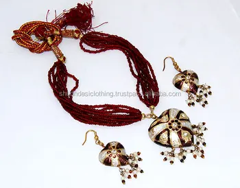 classy designs in Jewelry Lac Necklace with Earring Set