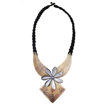 New Fashion Jewelry Handmade Carving Tahitian Shell Necklace With Black Tiare Flower Mother Pearl
