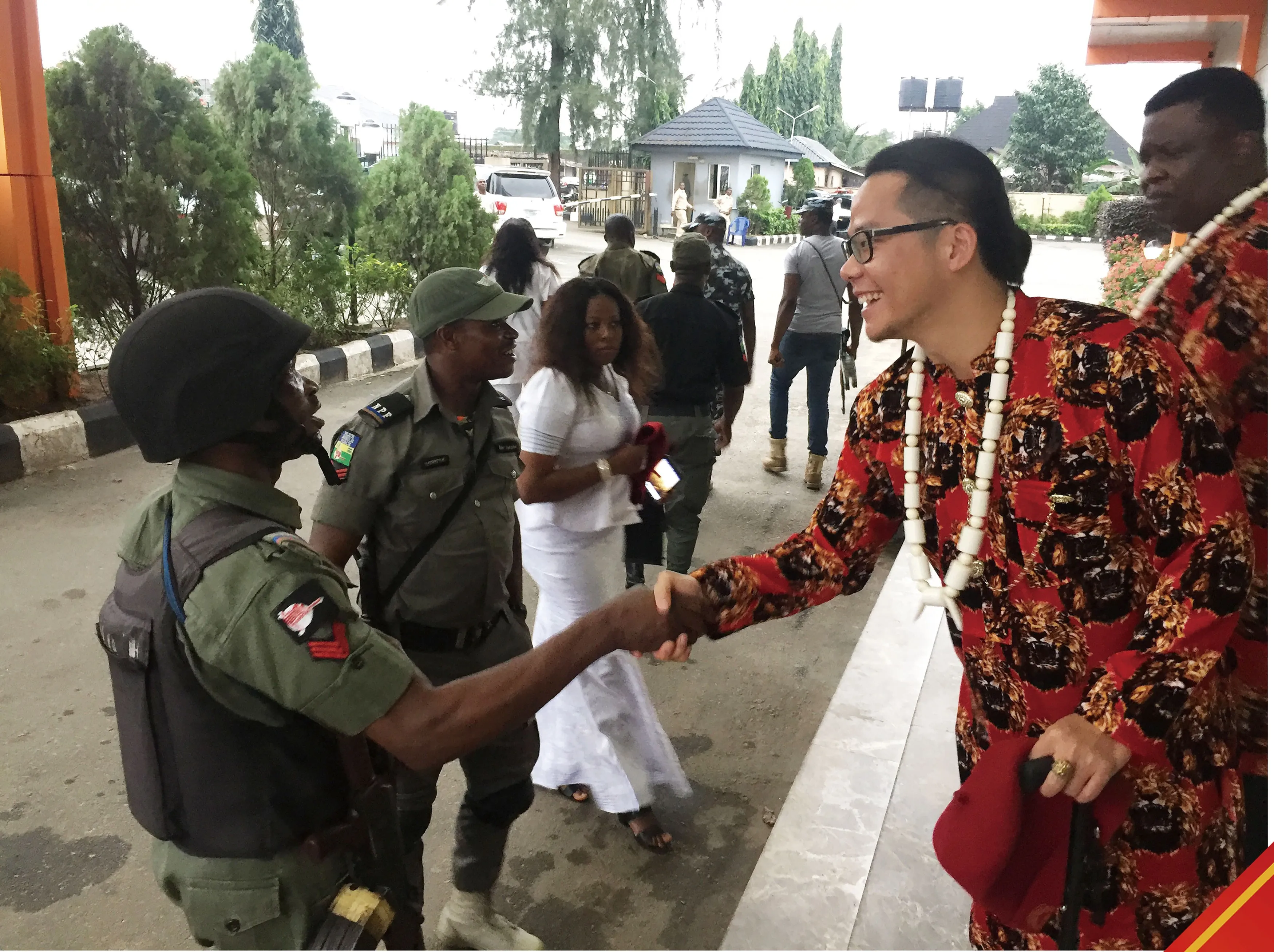 Chief Guo Song warmly greeting Nigerian security officer, embodying genuine grassroots friendship