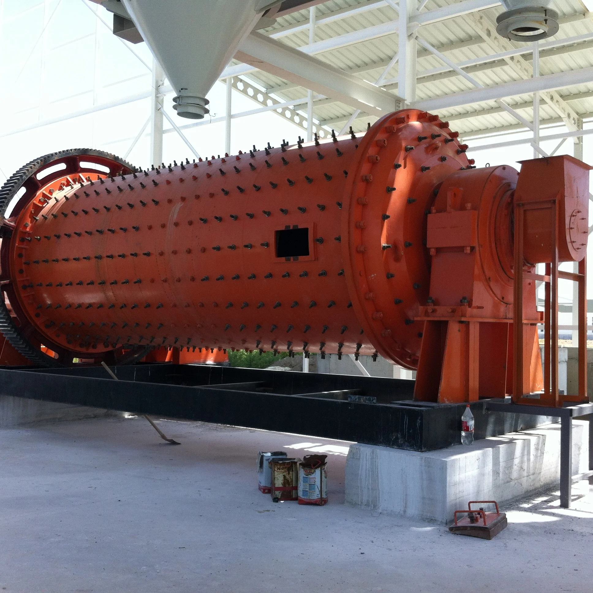 Wet Ore Grinding and Processing Mining Machine Ball Mill, Used in Gold Iron Copper Ore Processing Plants with Rubber Lining