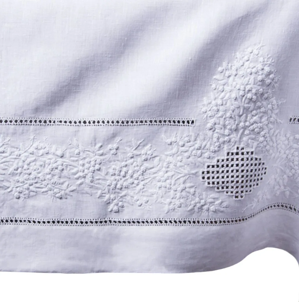 Customized Embroidery French Knot Flower Design Table Cloth White Linen Hemstitch by Hand Tablecloth Luxury Tablecloth