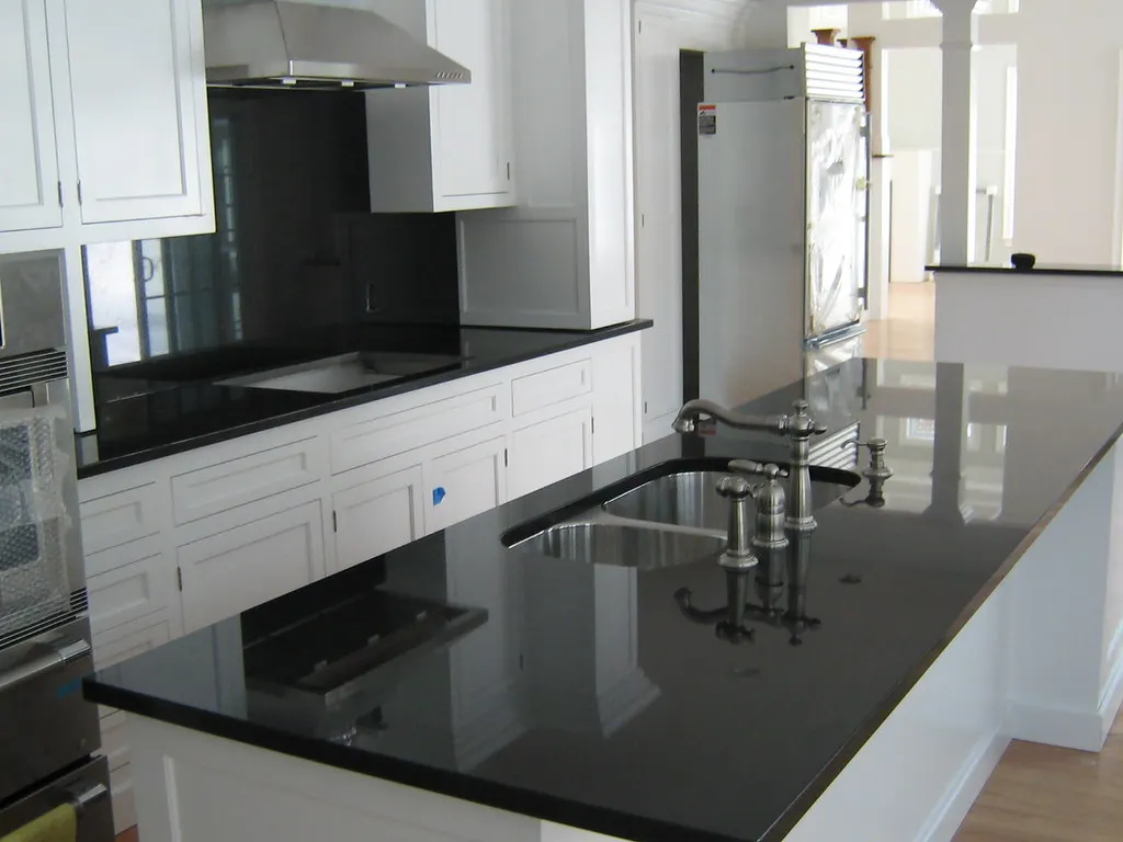 High Quality Indian Black Granite Tiles and Blocks Absolute Black Granite Countertops Basin Natural Stone with Timely Delivery