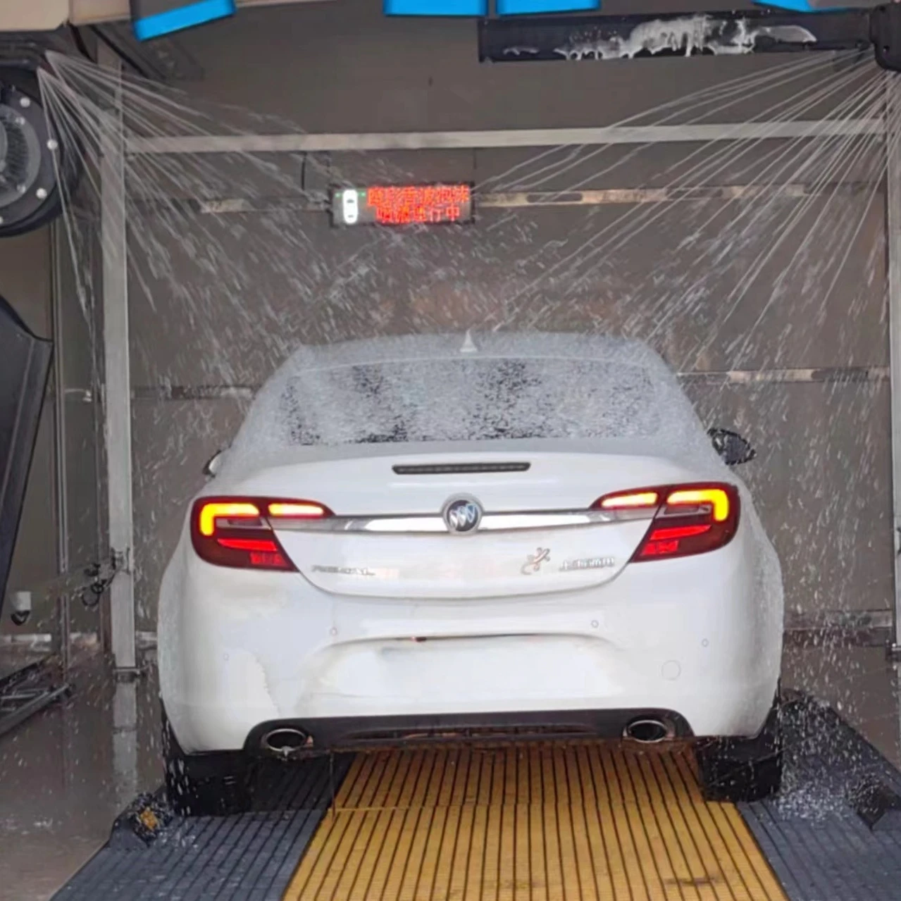 World's Latest Model Automatic Gas Station Car Washer Electric 1500W Steel Material with Local Embassy Certification