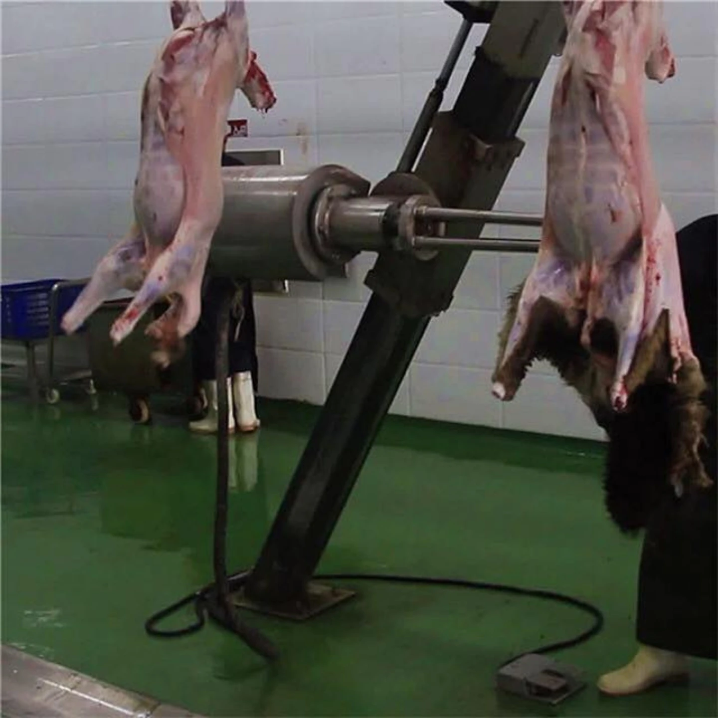 Sheep goat automatic slaughtering and meat processing production line halal compliant slaughterhouse equipment