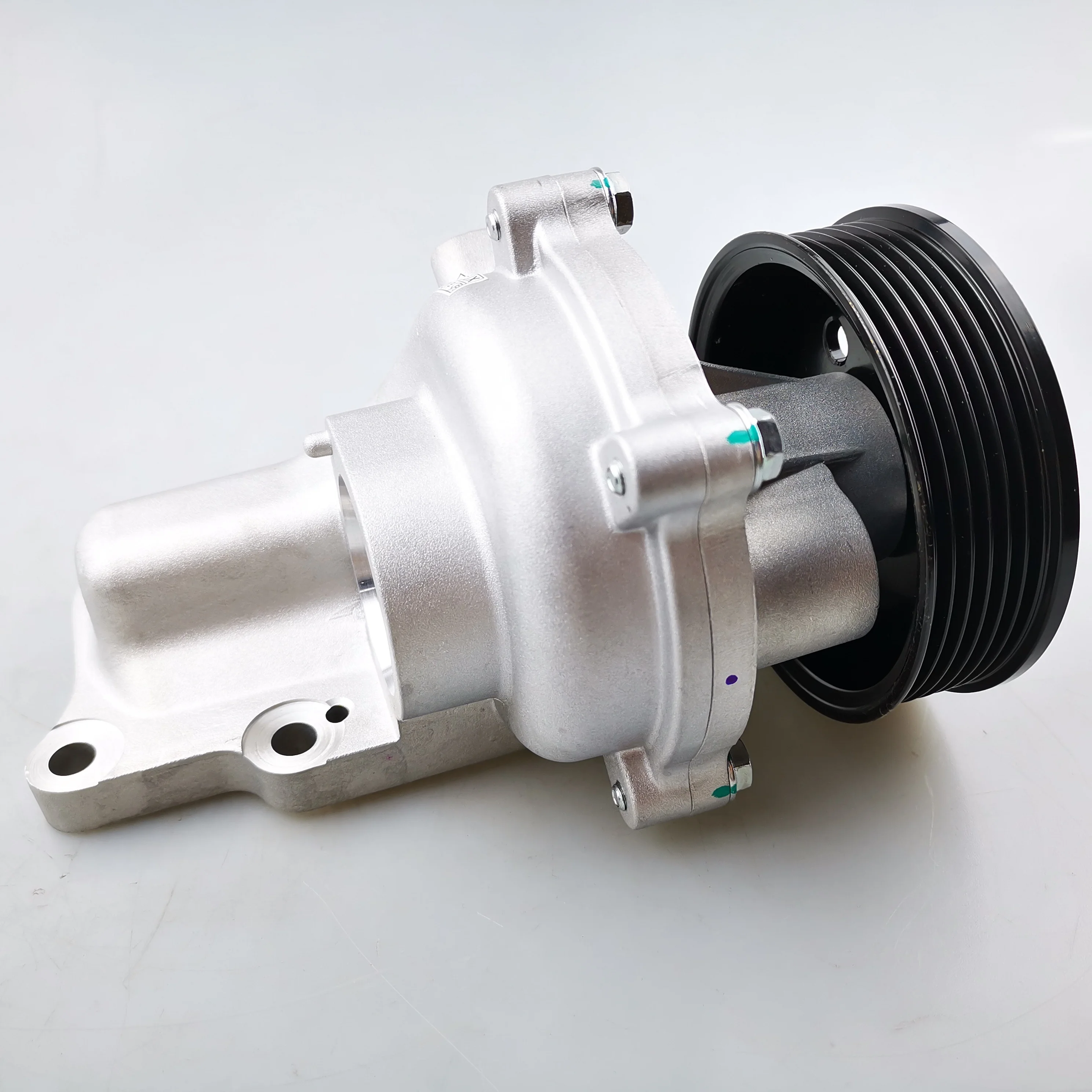 SAIC MAXUS G10 T60 V90 V80 Diesel 2.0T Original Water pump 
