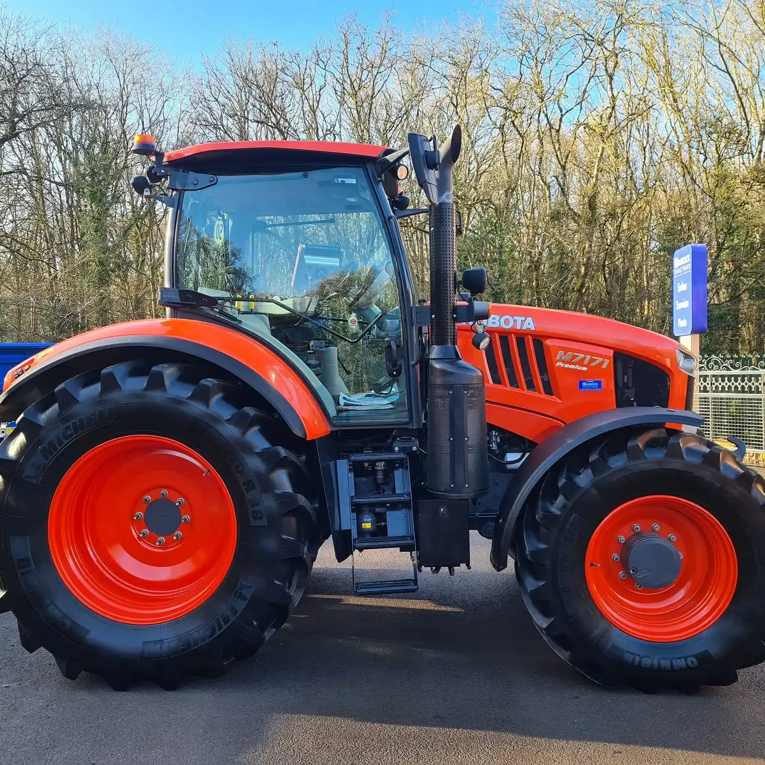芸能人 愛用の通販 Tractors M7171 Kubota - Machinery Agricultural Productivity High その他