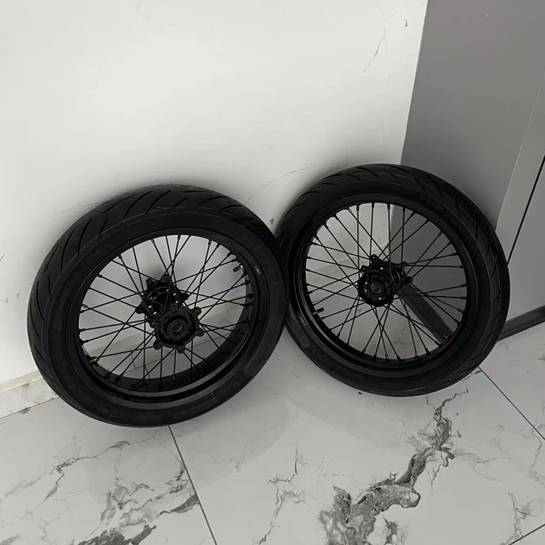 Black spoke (4).jpg
