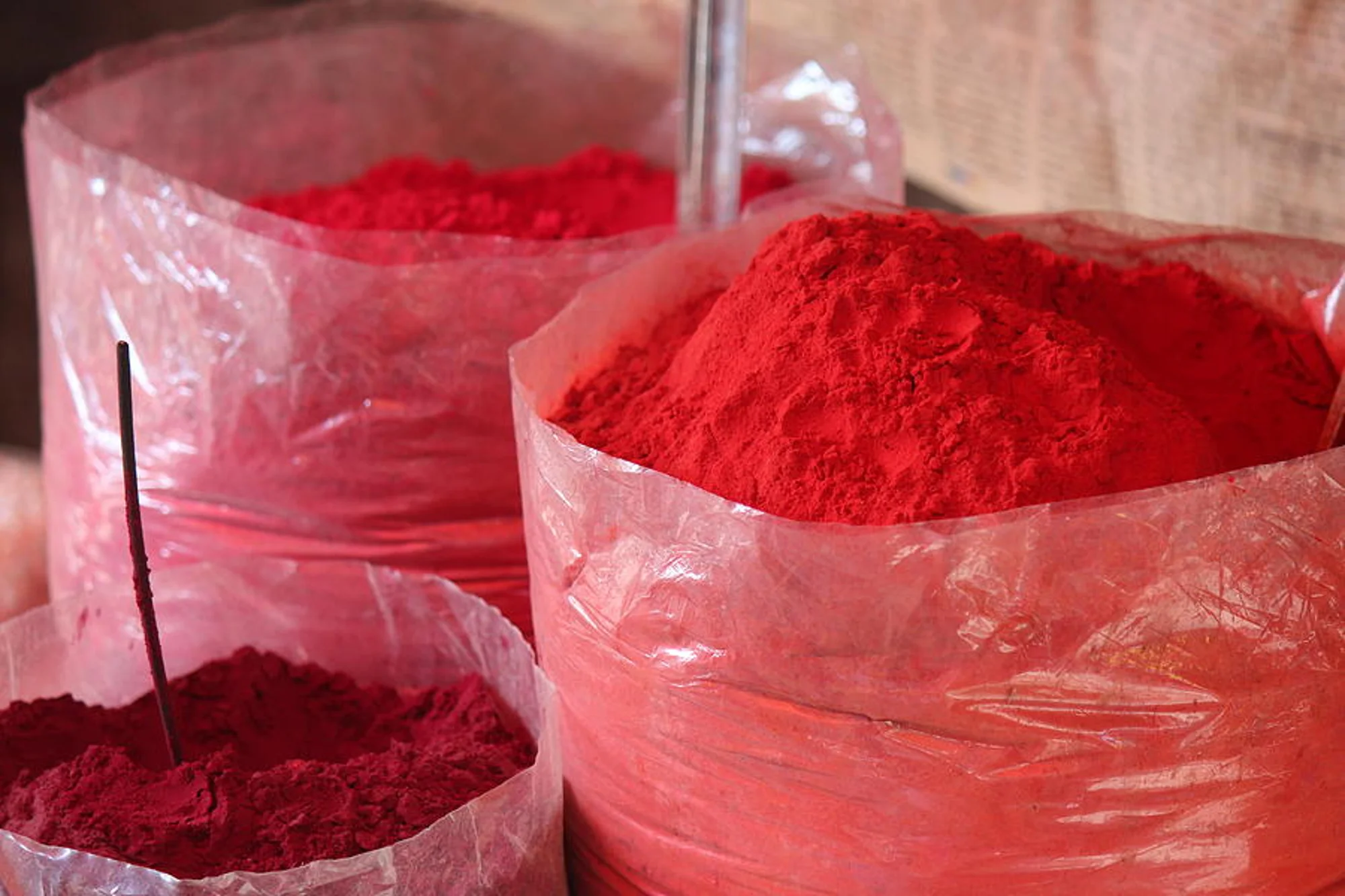Source Poudre Sindoor rouge pour femme mariée et poudre de Pooja Kumkum  provenant de l'inde on m.alibaba.com