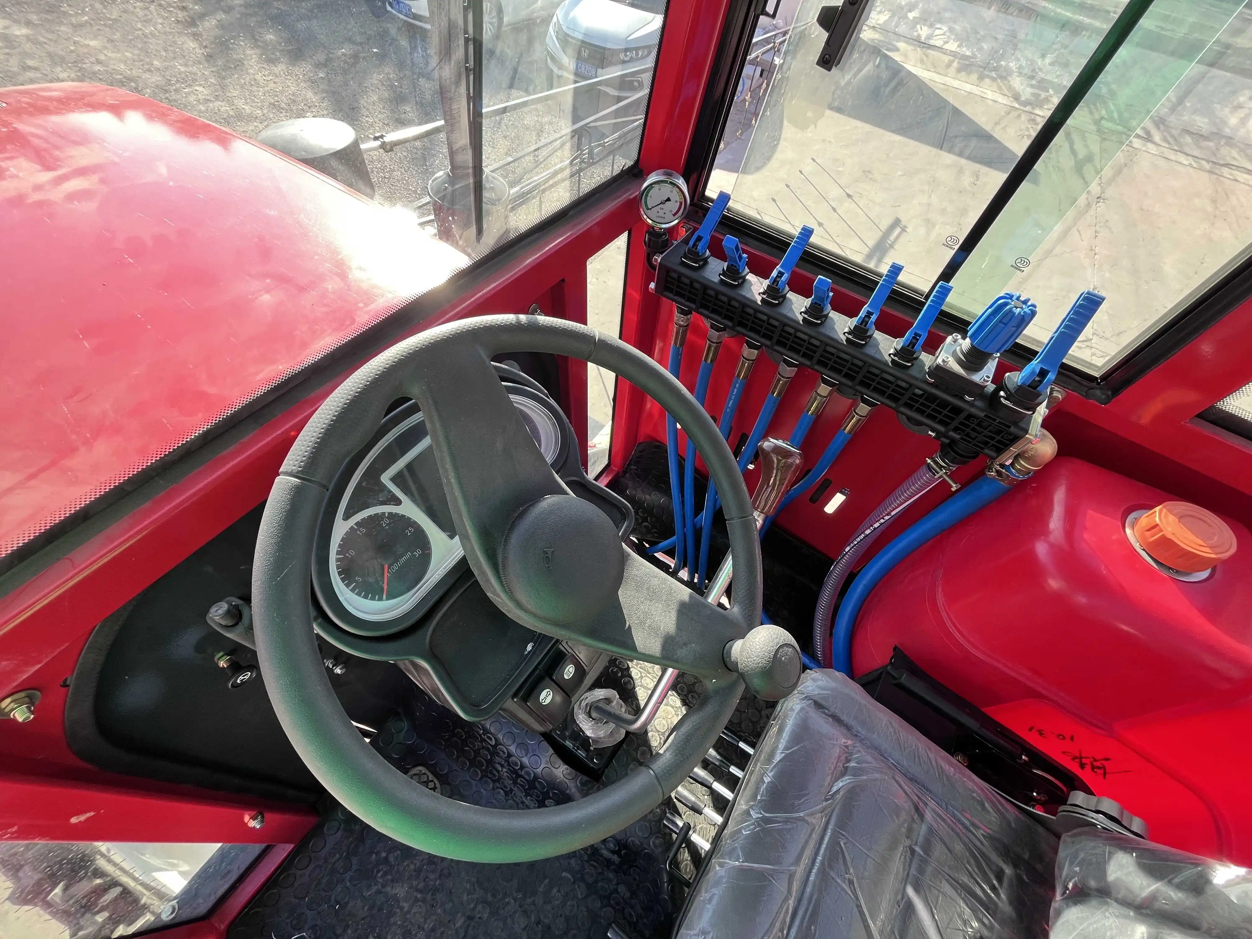 Spreader Sprayer Tractor with 600L Fertilizer Spreader, Chicken, Cattle and Sheep Manure Spreader Machine