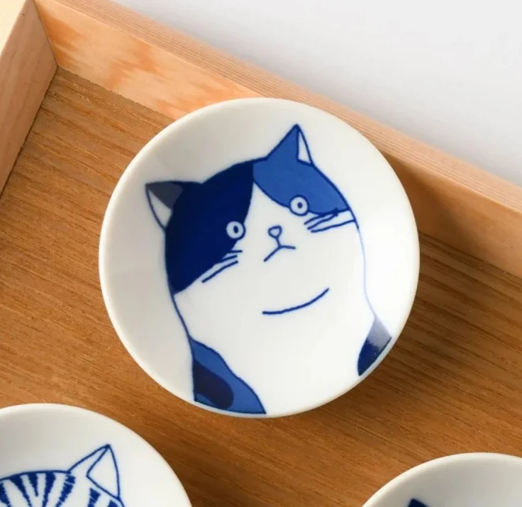 Handcrafted Japanese Ceramic Cat-Themed Small Plate Sustainable and Eco-Friendly 'Made in Japan' Product