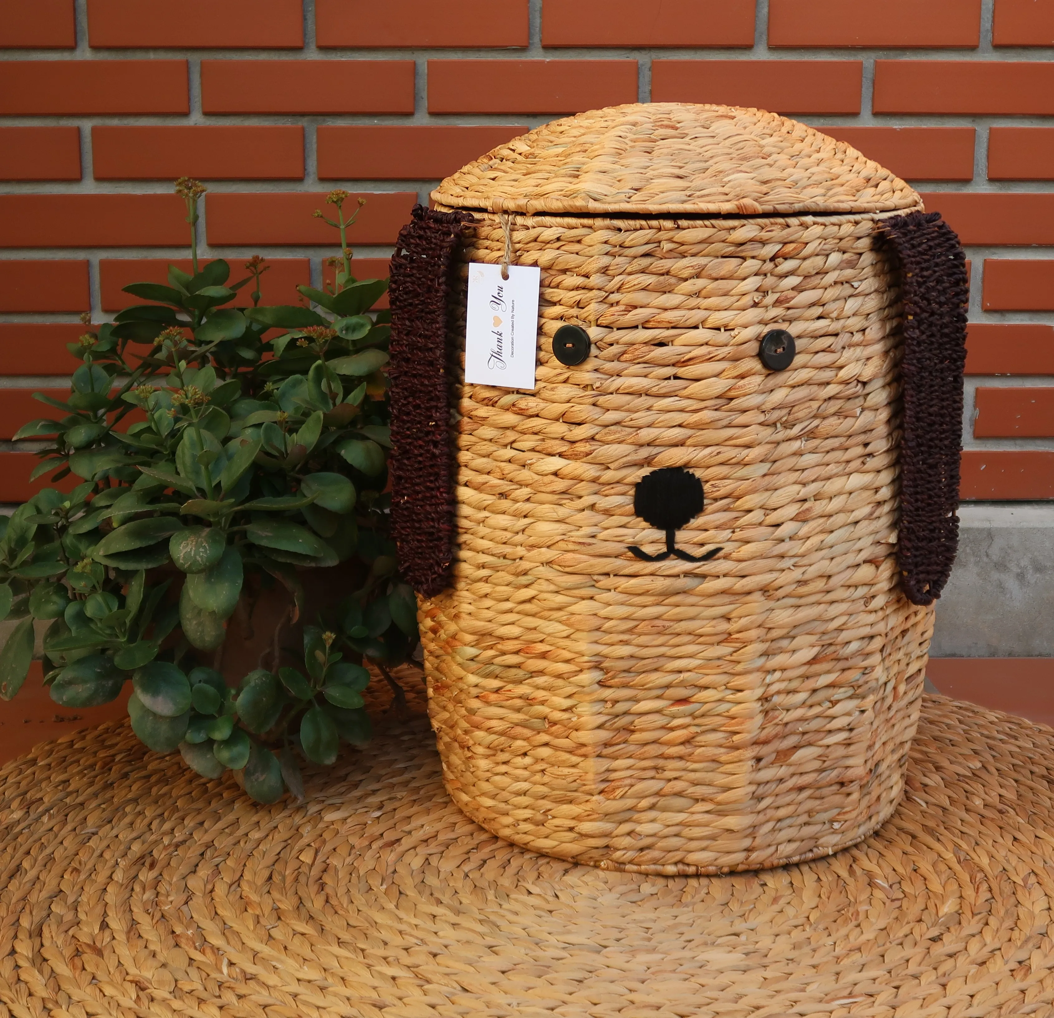 A Handcrafted Wicker Animal Basket with a Lid, Offering Both Practical Storage and a Touch of Natural Elegance.
