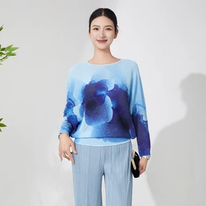 Factory Direct Quick Delivery Women's Elegant Tops Loose Large Size Bat Sleeve Shirt Elastic Casual Miyake Pleated T-shirt