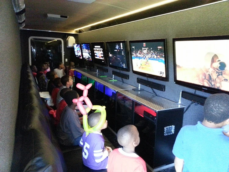 Customized Mobile Video Game Trailer Multifunctional Food Trailer Children's Party Game Truck Theatre Gaming Trailer
