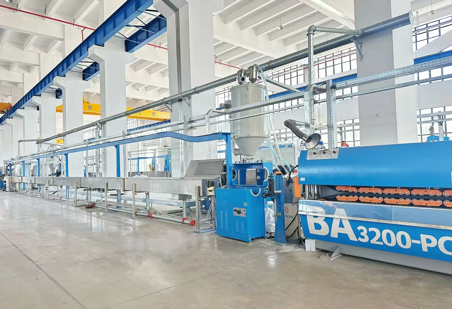 Advanced Extrusion - High-speed lines ensuring uniform insulation and jacket thickness.