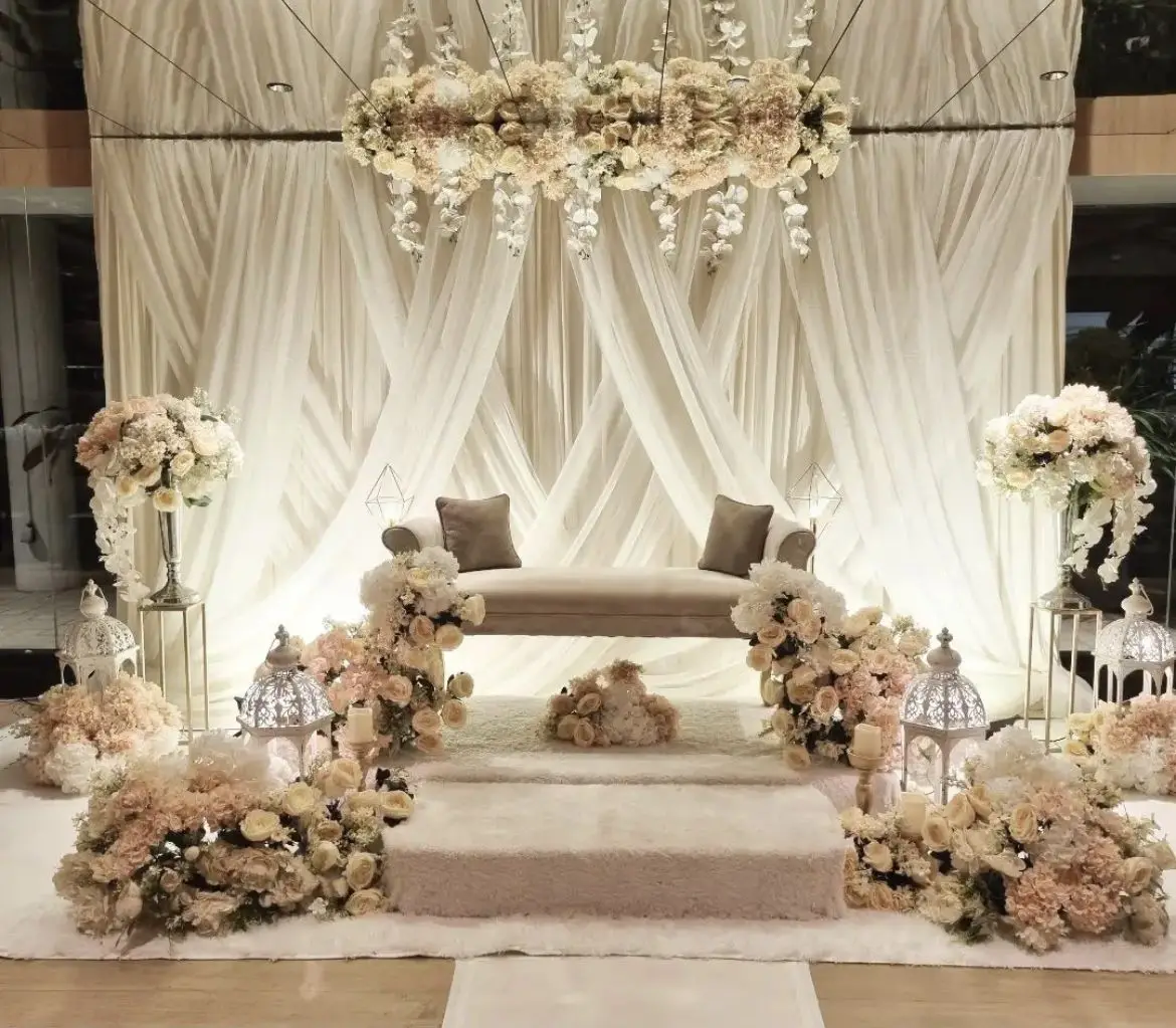 Double seat metal frame wedding centerpieces velvet sofa for wedding bride and groom