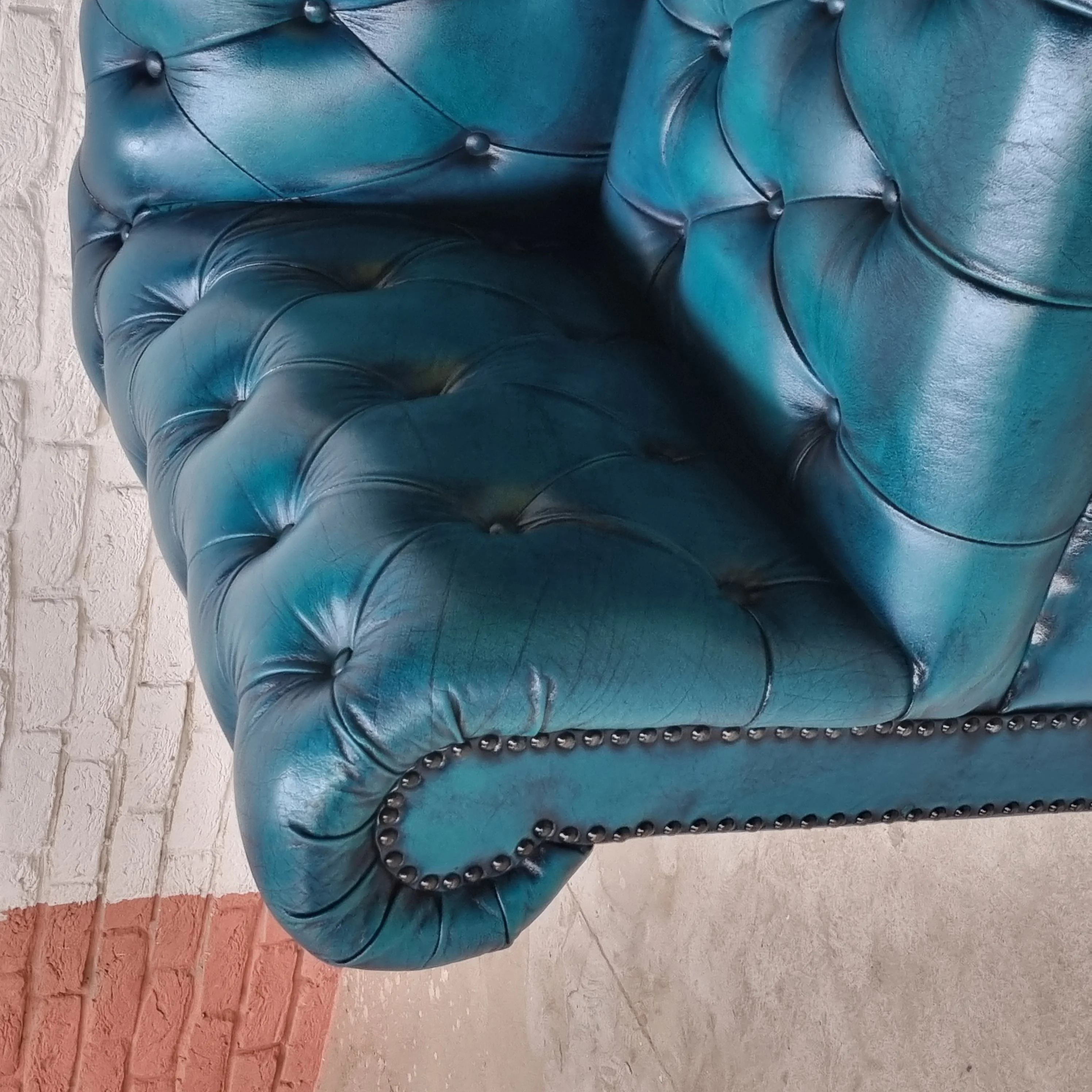 New Design Sea Blue Color Tufted Chesterfield 3-Seater Leather Sofa Set Hot Selling for Living Room for Hotels and Villas