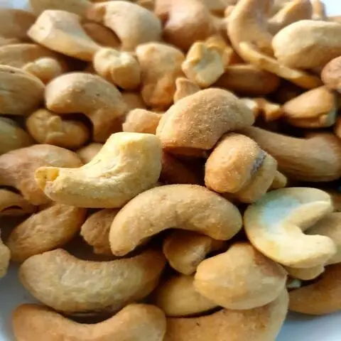 Natural Raw Cashew Nuts / Premium Dried Cashew Nuts