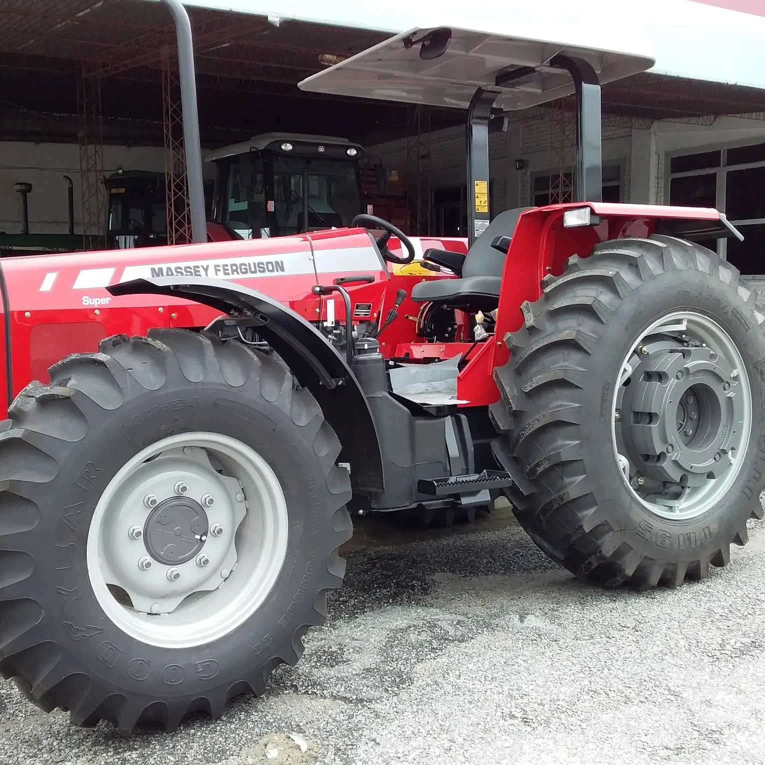 Massey Ferguson 291 4WD Tractor - Versatile & Powerful