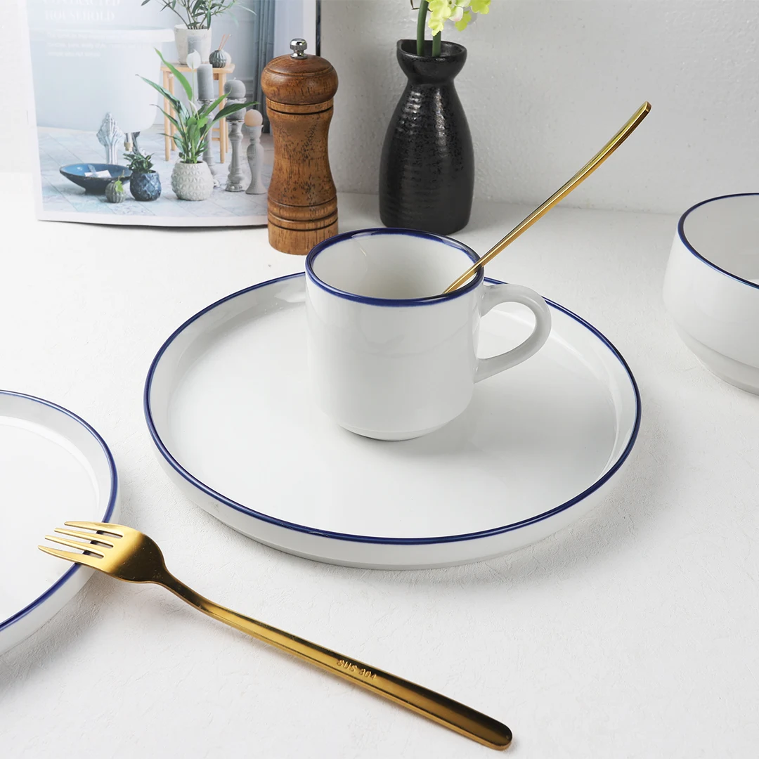 4つのクラシックなホワイトブルーリムコレクション磁器食器と