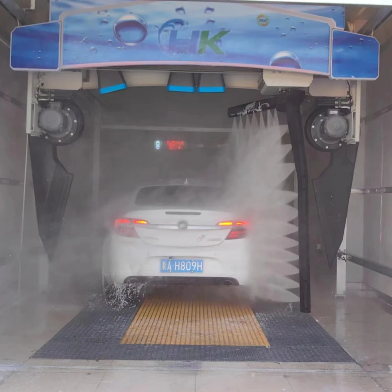 World's Latest Model Automatic Gas Station Car Washer Electric 1500W Steel Material with Local Embassy Certification