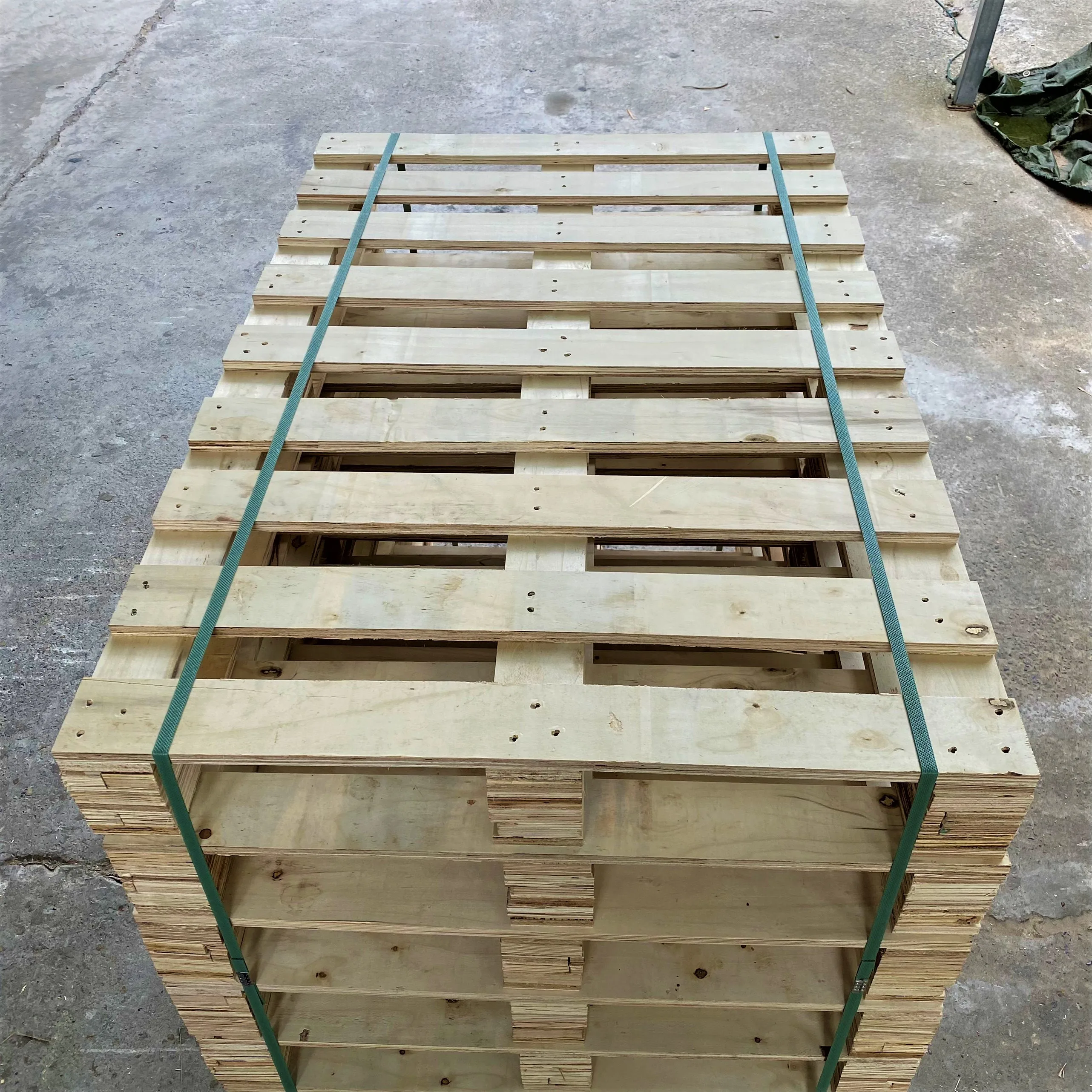 Competitive Price Wooden Pallets In Use Compressed Wood Pallet