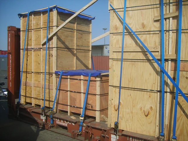 Automatic high performance shrink packaging machine for meat and food processing plants