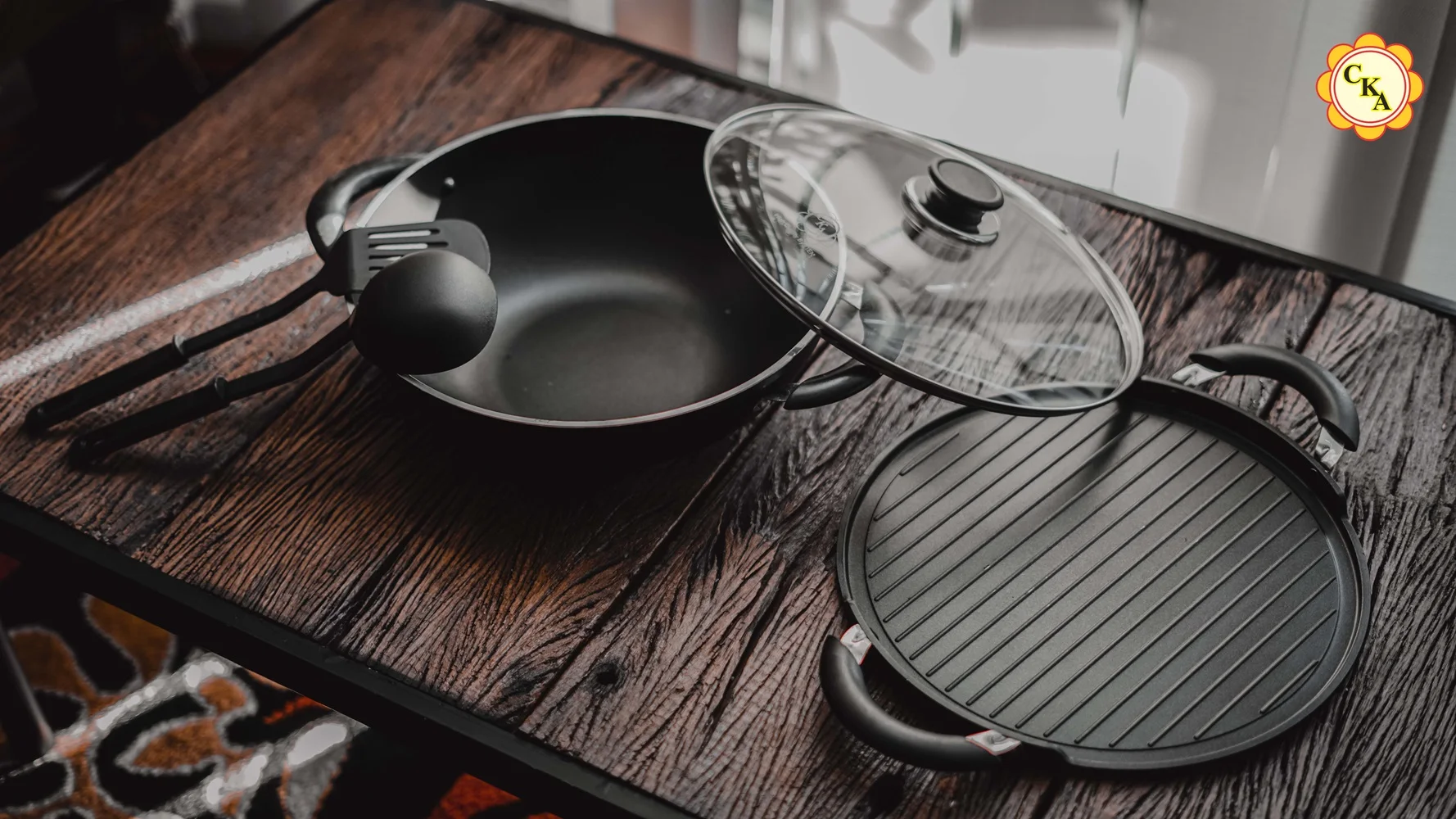 30cm Modern Black Aluminum Alloy Pan With Nonstick Glass Cover