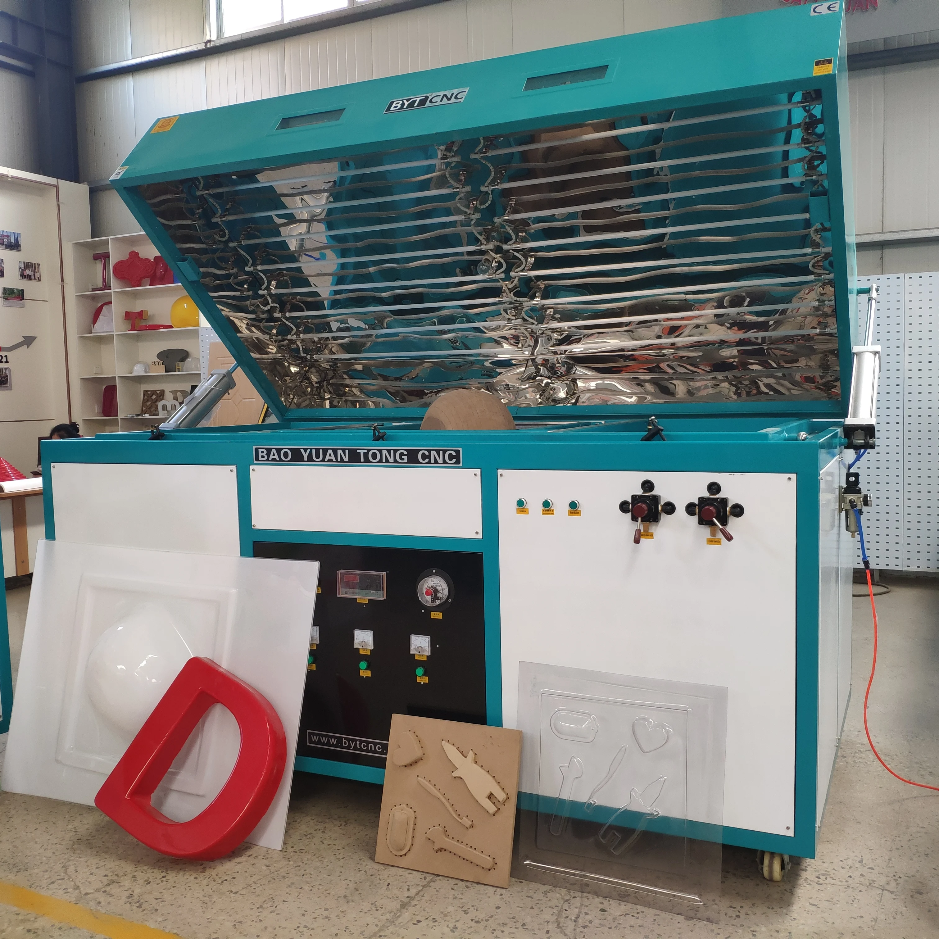 Large Plastic Vacuum Forming Machine for Dashboard & Rock Climbing Advertising Moldings Vacuum Former