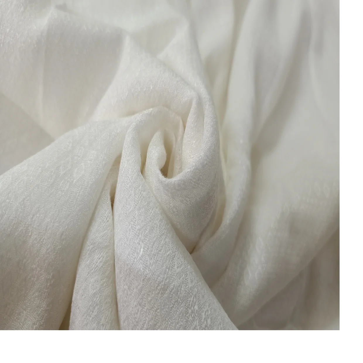 Изготовленная на заказ ткань из натурального эвкалипта волокон идеально подходит для изготовления шарфов и дизайнеров