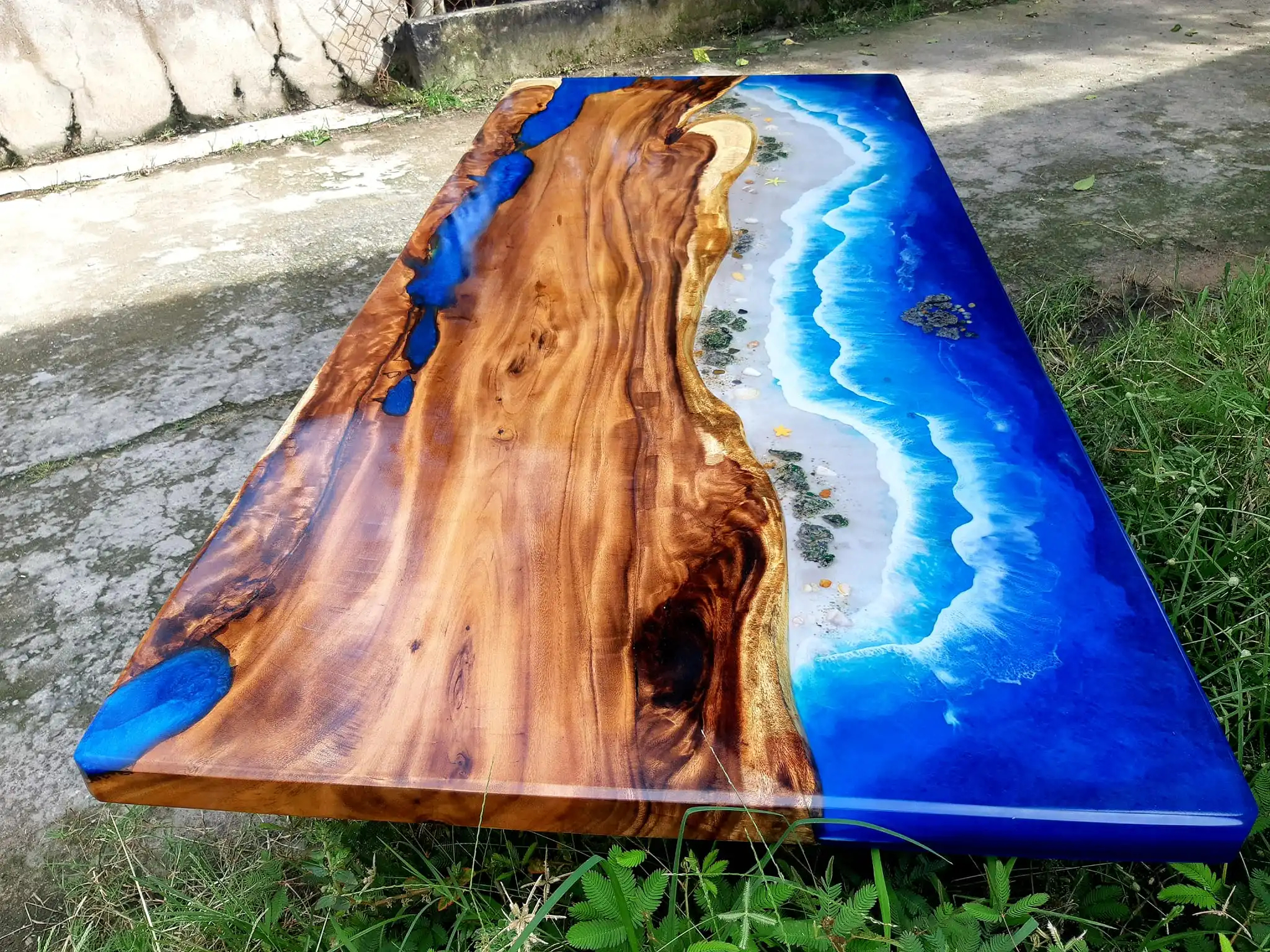 Modern Center Table Wooden Top Transparent Glossy Epoxy Table Top For