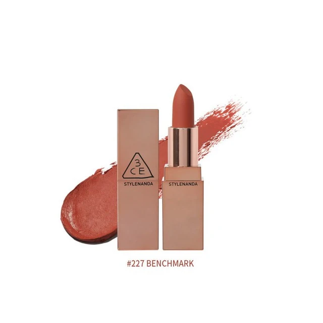 Matte Lipstick With Bold & Creamy Application Maintain Vivid Color