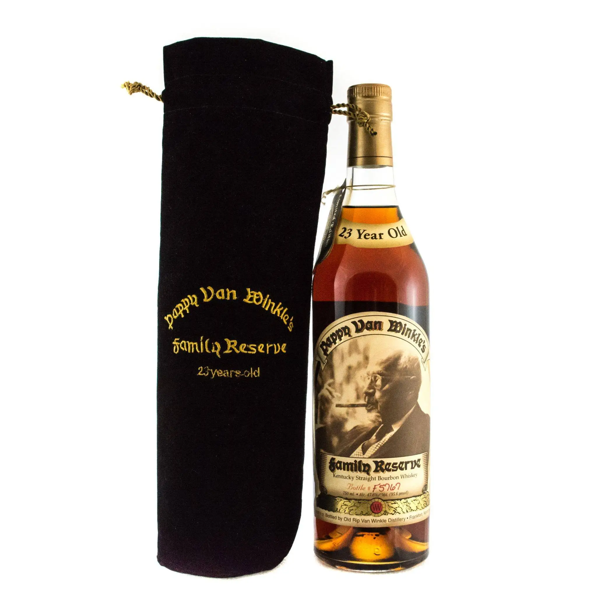 Pappy van winkle. Pappy van Winkles Family Reserve. Виски Pappy van Winkle's. Pappy van Winkle в руке Бурбон.