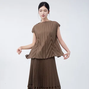 Fashion Women's Clothing 2025 New Tops Summer Style Temperament Loose Shirt Miyake Short-Sleeved T-Shirt