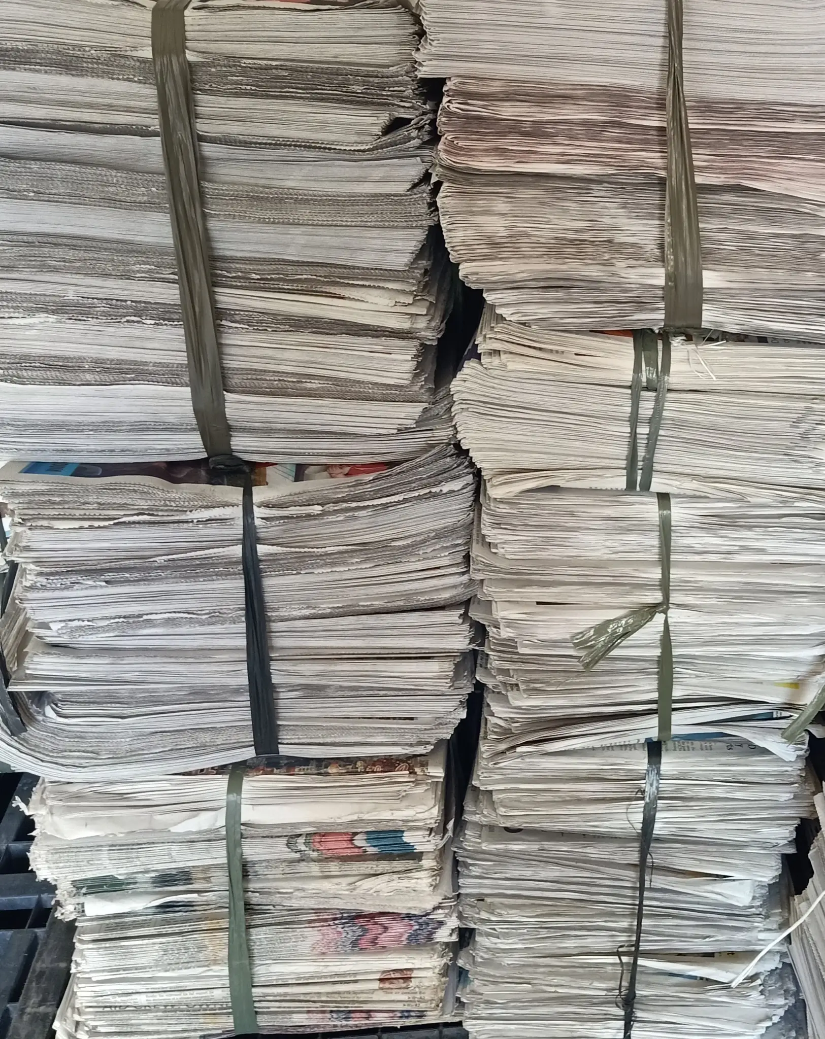 Чистая старая новостная газета и газетная