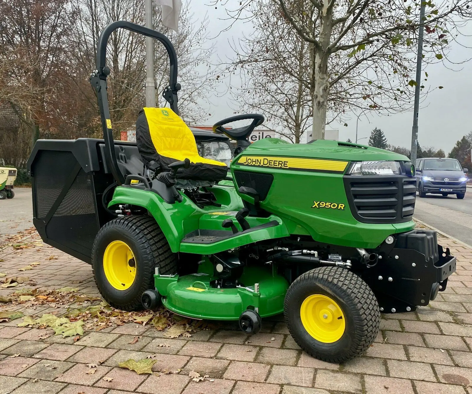 30 Inch Riding Lawn Mower John.Deeree X950R Electric Riding Mowers 24V ...