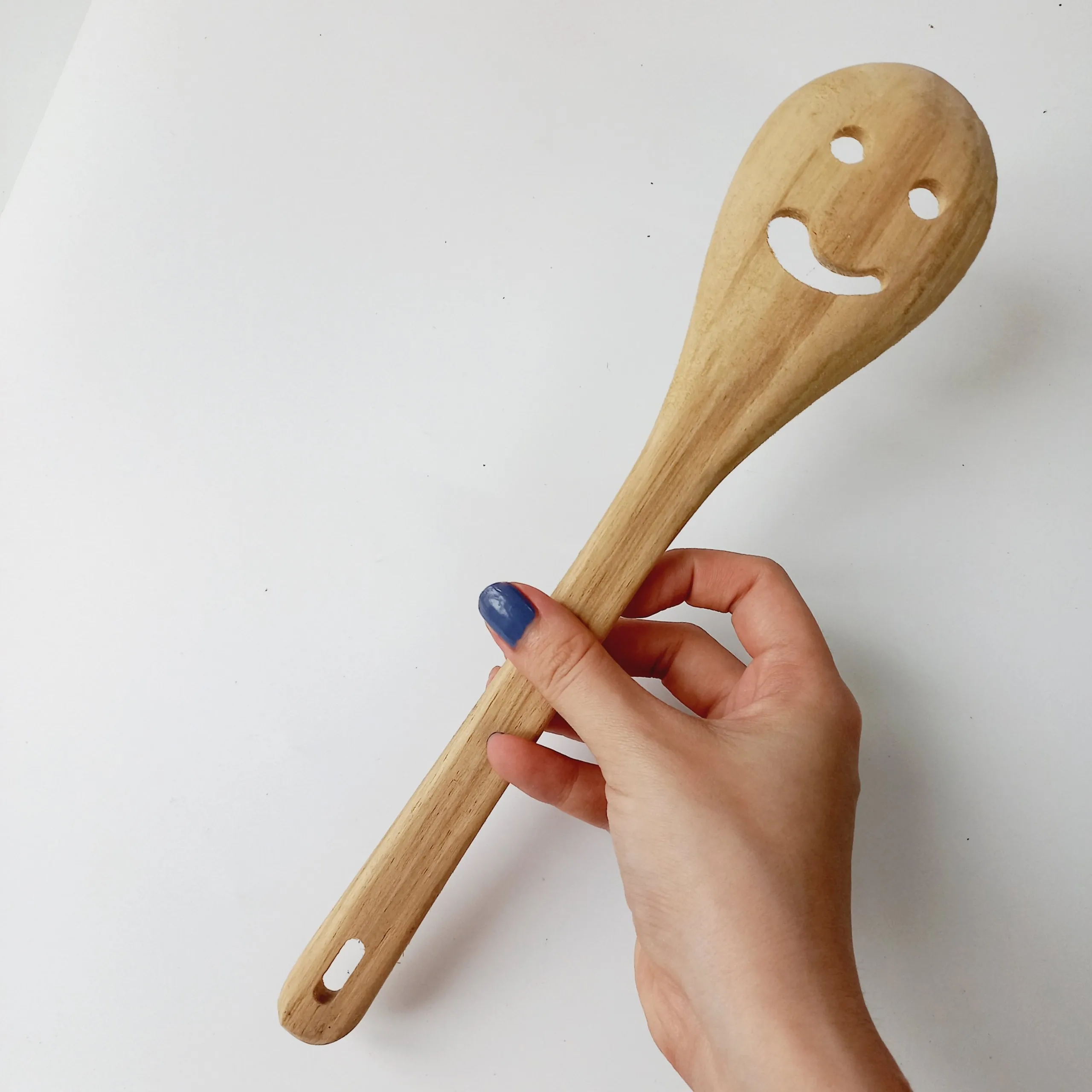 Spatola in legno d'ulivo intagliata a mano. Cucchiaio da portata a manico lungo, cucchiaio da cucina. Utensile da cucina unico nel suo genere. Paletta da cucina artigianale. Regalo per la casa
