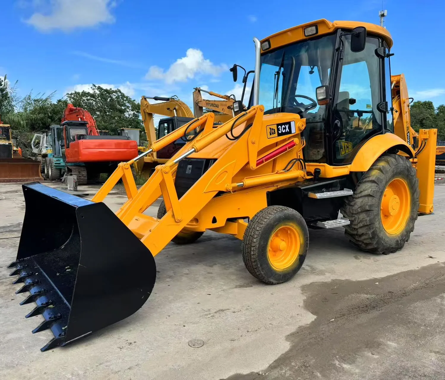 JCB 3CX backhoe loader in excellent condition, all-wheel drive, high efficiency, for sale at wholesale price