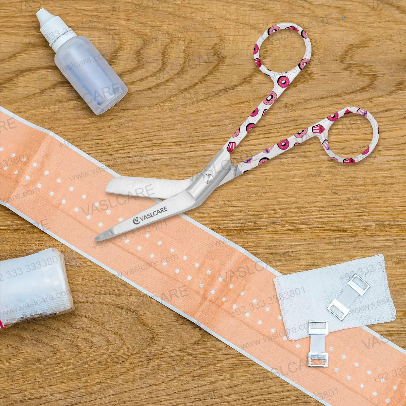 Donuts Pattern Handle Stainless Steel Bandage Scissors Blunt Tips Sharp Cutting Edge Angled Blades Manual CE Certified Medical