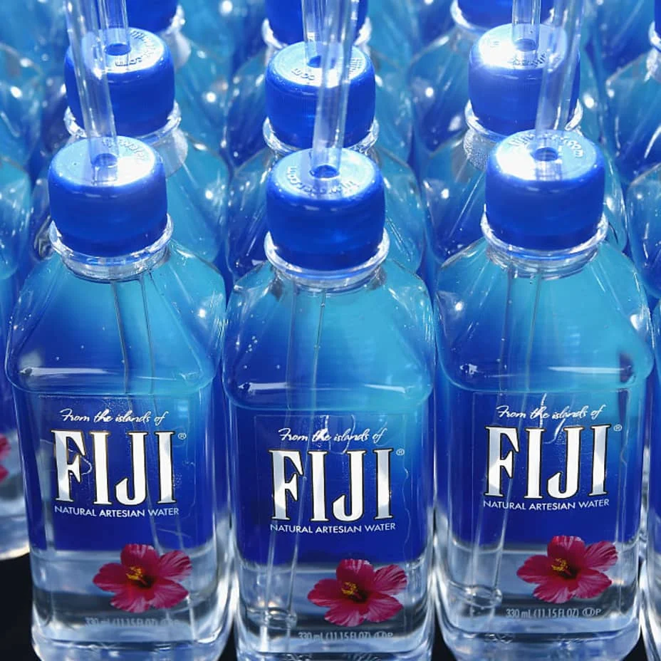 Fiji вода. Фиджи вода сохраненки. Вода Фиджи Страна производитель. Вода Fiji как называется цветок.